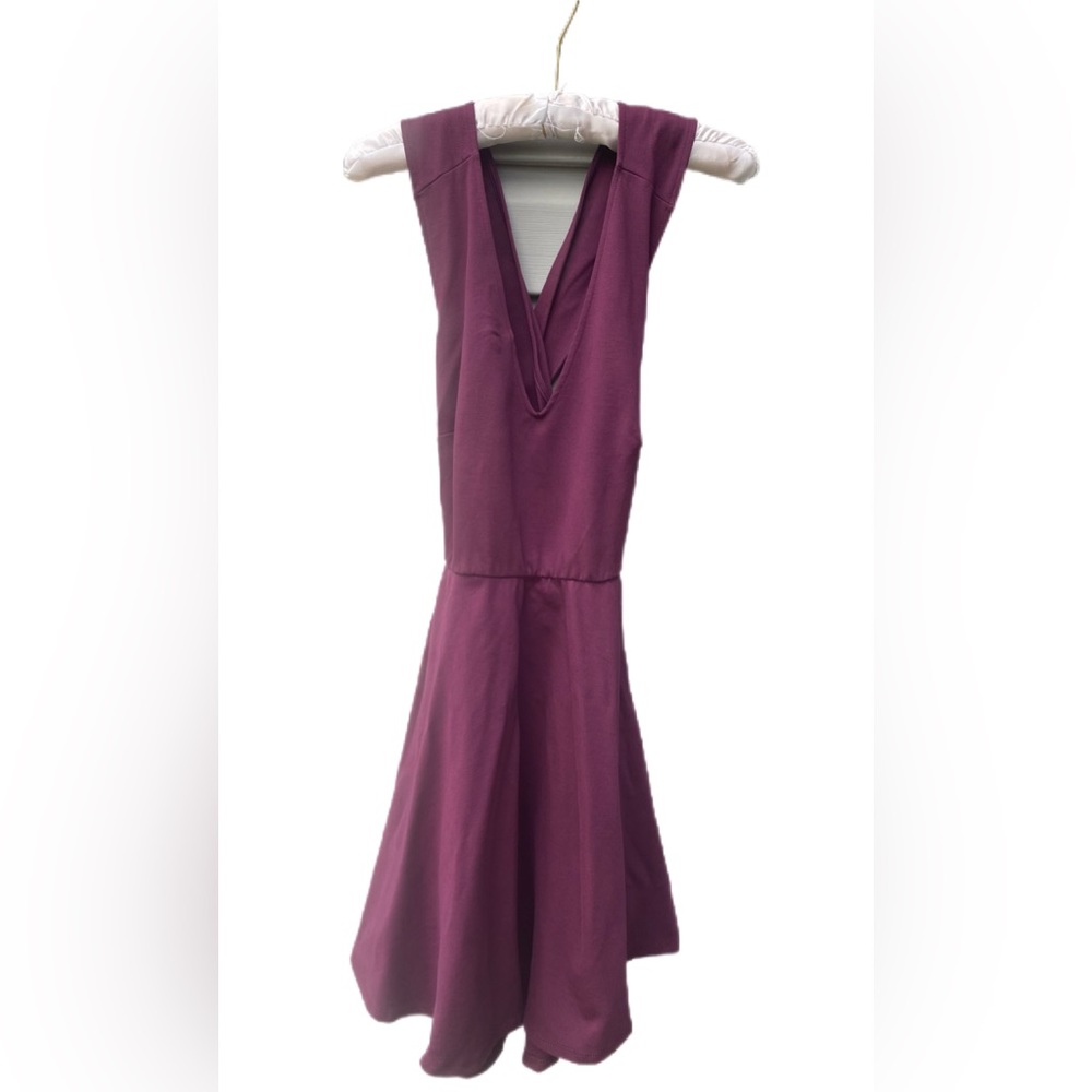 Lulu’s NWT Size M Purple/Magenta Flare V-Neck Straps Cross in Back Stret…
